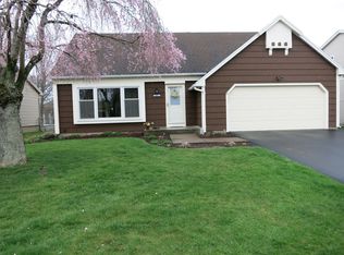 401 Pebbleview Dr, Rochester, NY 14612