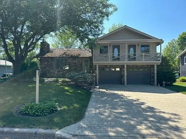 911 4th St NW, Clara City, MN 56222