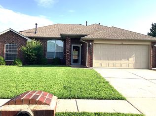 316 SW 40th St, Moore, OK 73160
