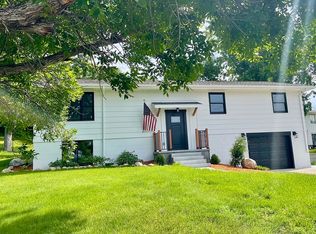 415 3rd St, Washburn, ND 58577