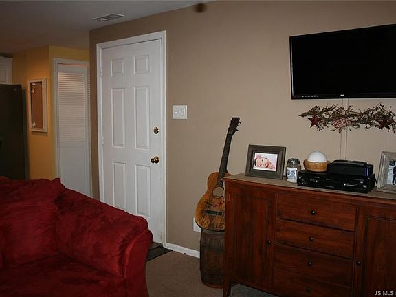 4th image of 93 Pheasant Meadow Dr #37