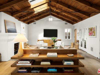 1359 N Beverly Dr, Beverly Hills, CA, 90210