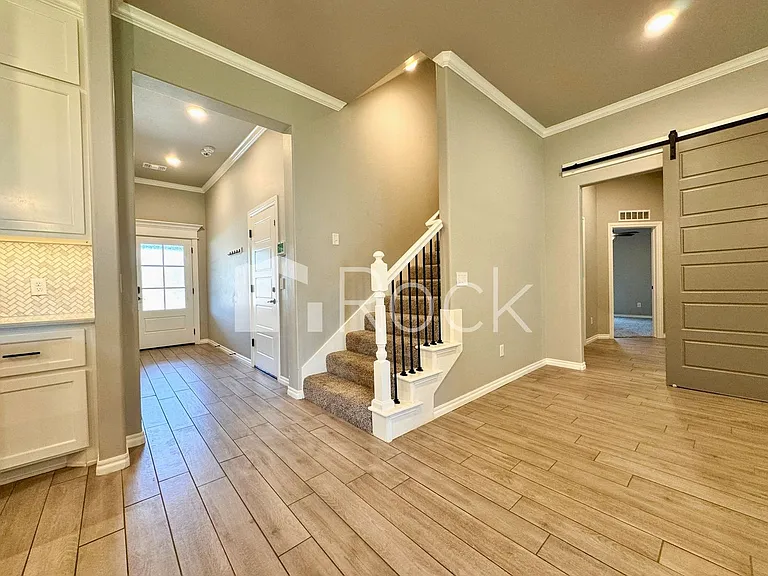 19113 Grove Pkwy — Photo 33