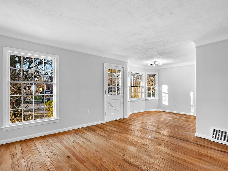 414 Aqua Ct — Photo 9