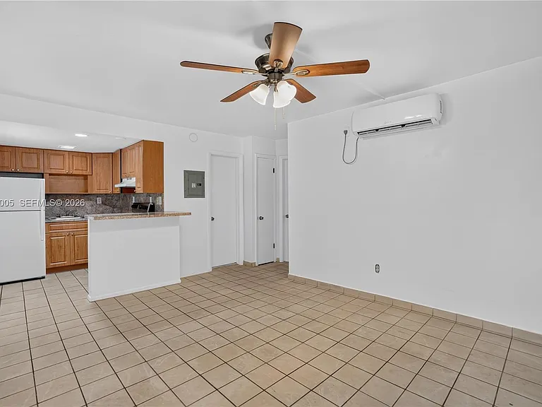 1600 S Le Jeune Rd #14 — Photo 7