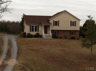 816 Country Club Rd, Hurt, VA 24563
