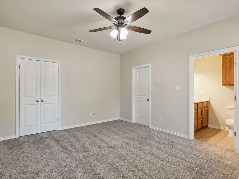731 W Bond St — Photo 15