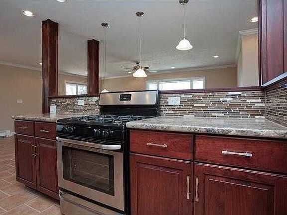 5th image of 2542 Brookland Dr NE