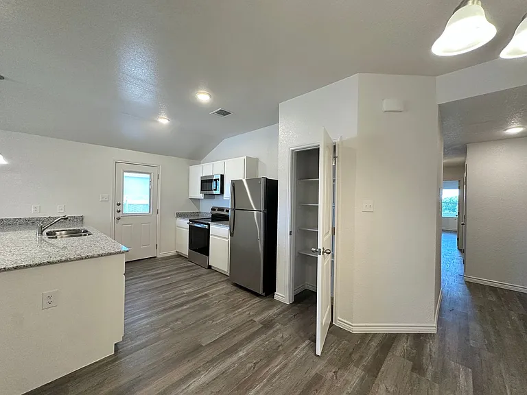 306B Dolphin Dr — Photo 7