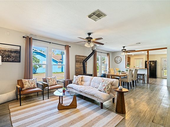 2nd image of 1010 Voss Ave