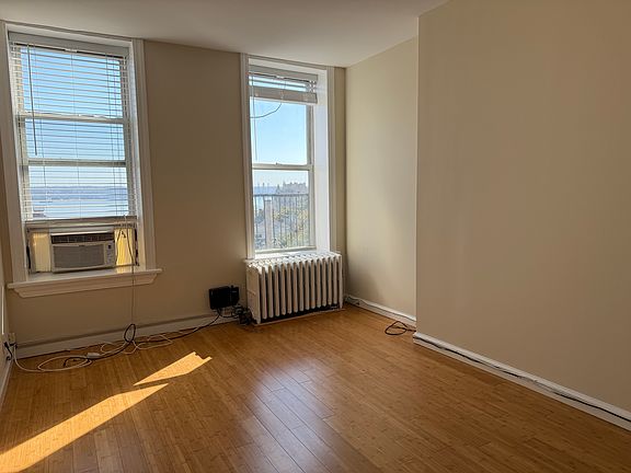 Bedroom #1 with Hudson River and sunrise views