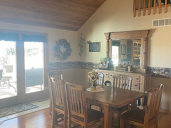 Dining area door to deck