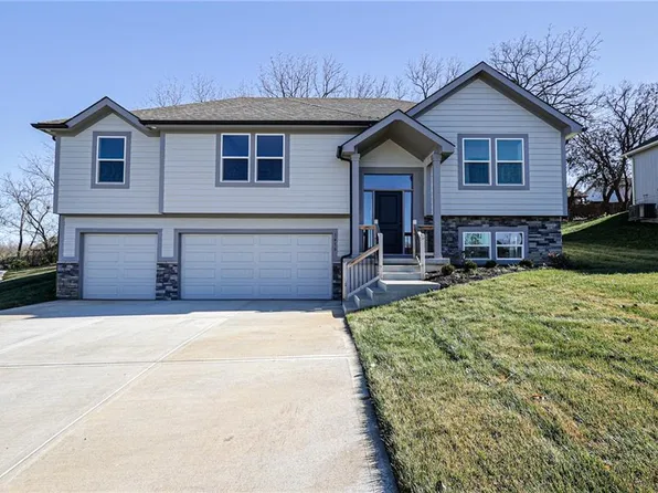 4609 SW 2nd St, Blue Springs, MO 64014