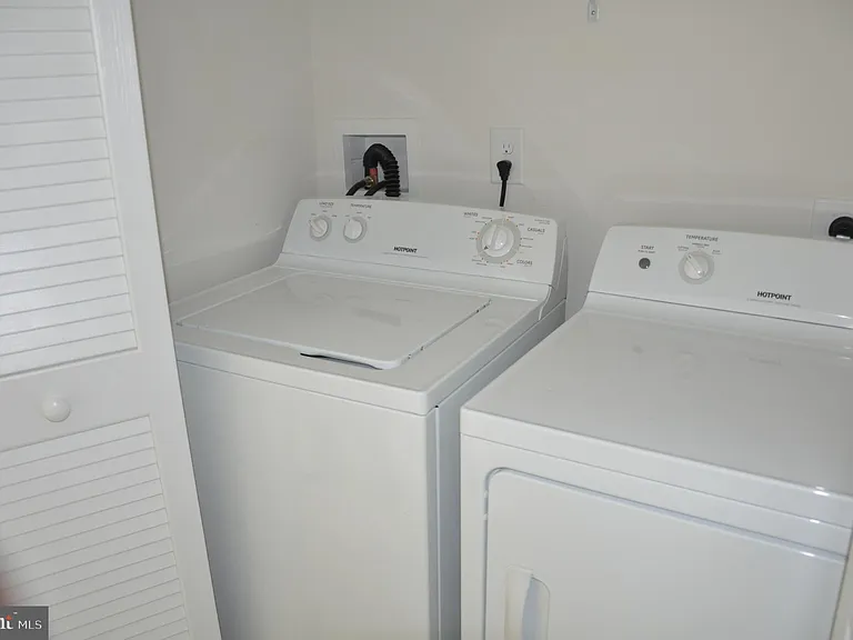 905 Susan Cir — Photo 38