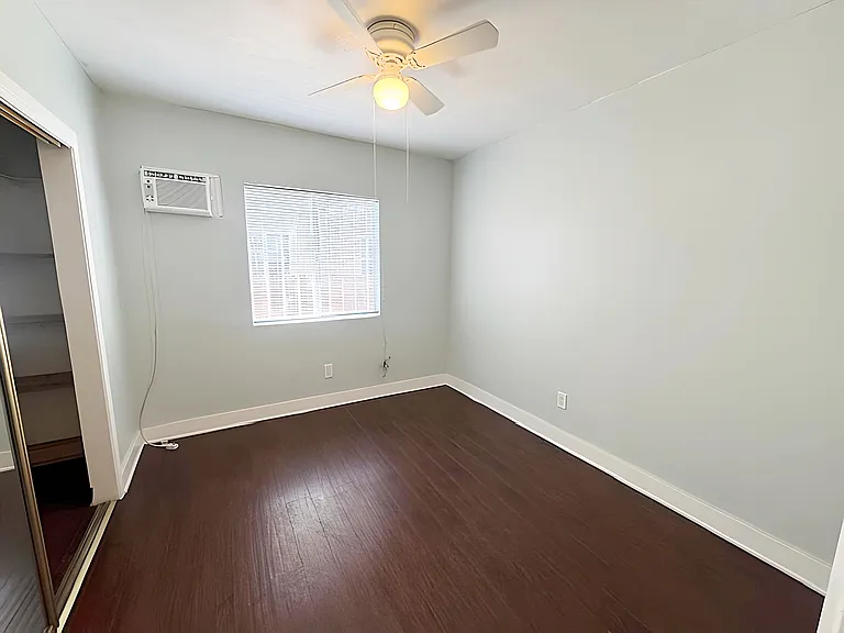 1512 W 53rd St #1512 — Photo 7