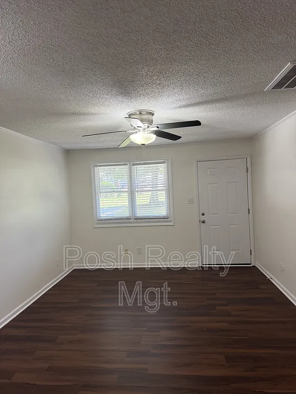 2 bed, 1.0 bath, 700 sqft, $1,000 — Photo 2
