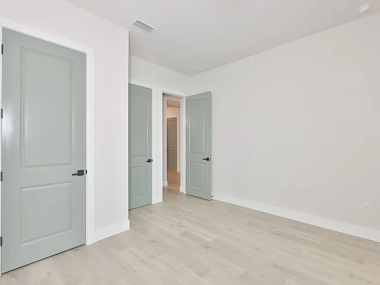 4718 W Kensington Ave — Photo 4