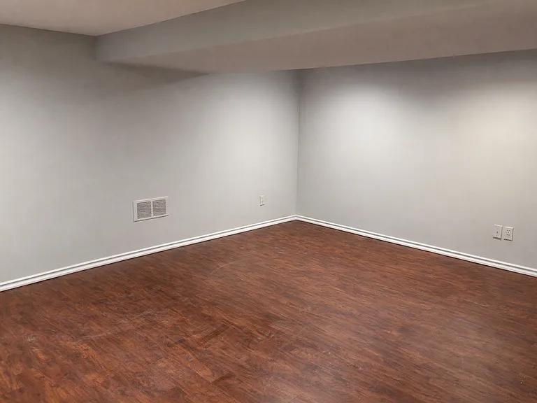 317 Queen St S #3 — Photo 3