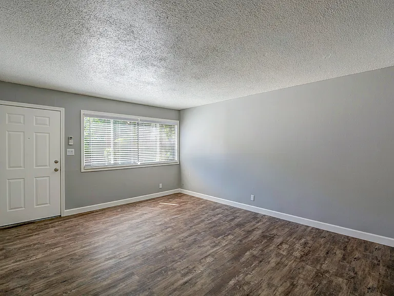 Juniper Garden Apartments — Photo 8