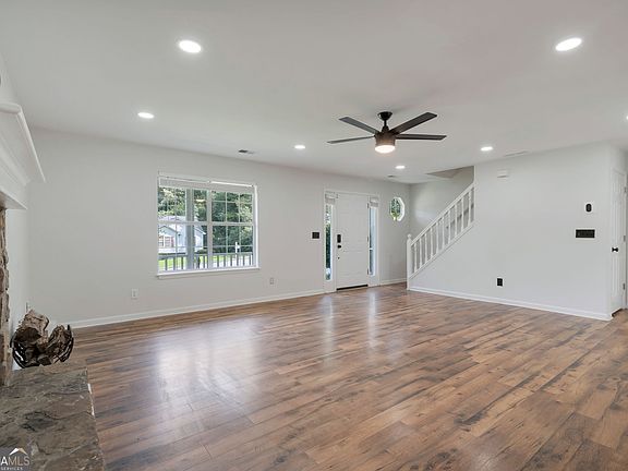3rd image of 2055 Amberly Glen Way