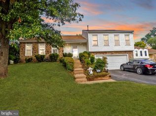 5515 Belle Pond Dr, Centreville, VA 20120