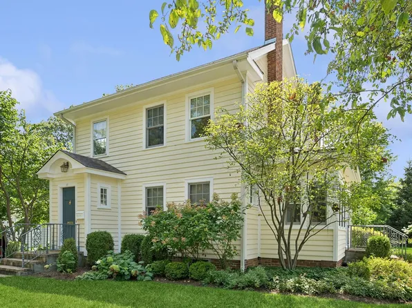 117 E North Ave, Lake Bluff, IL 60044