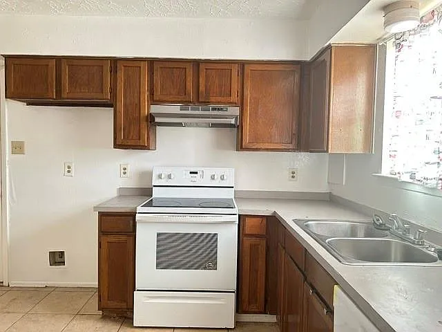 402 Juniper Ct — Photo 4