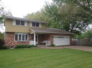 2829 E 32nd St, Davenport, IA 52807