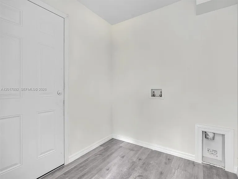 2401 E 11th St — Photo 9