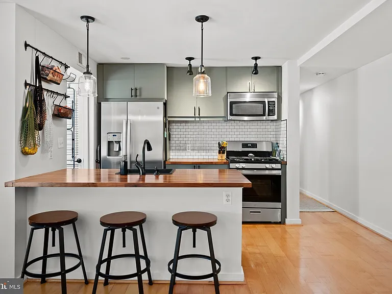 1439 Chapin St NW #103 — Photo 5