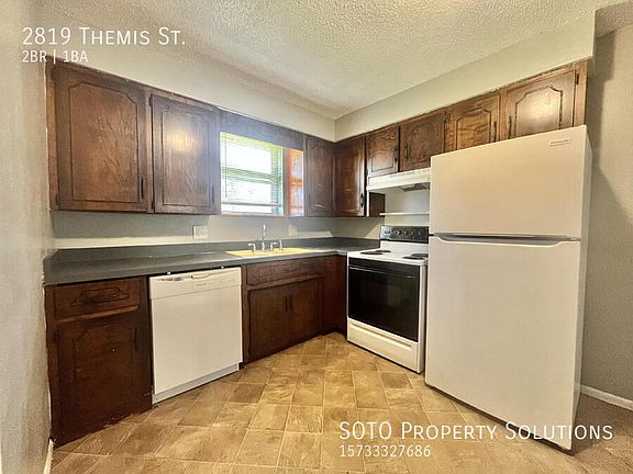 4th image of 2819 Themis St