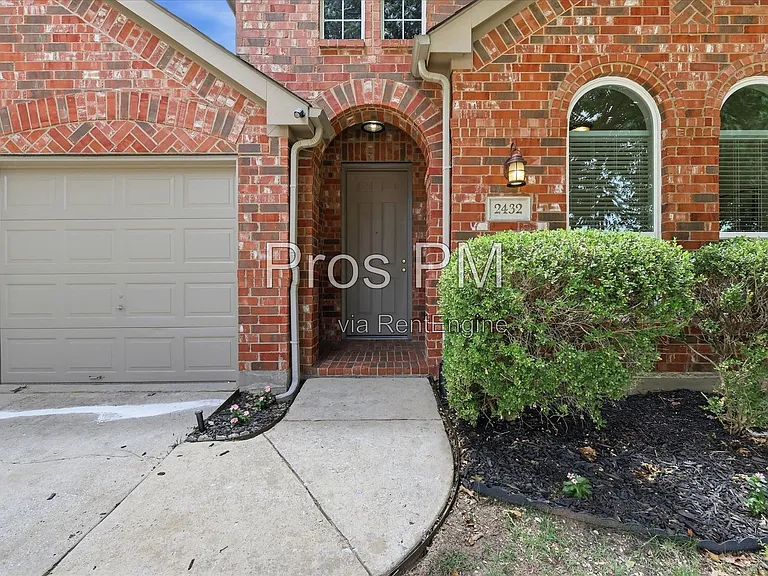 2432 Chesterwood Dr — Photo 4