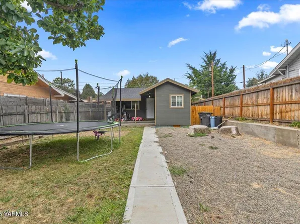 422 S 17th Ave, Yakima, WA 98902