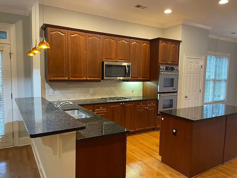390 Wembley Cir — Photo 6