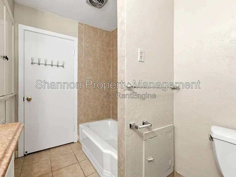 8406 Highcrest Dr — Photo 25