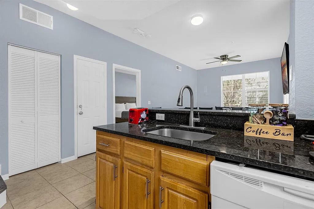 4 bed, 3.0 bath, 1470 sqft, $2,200 — Photo 3