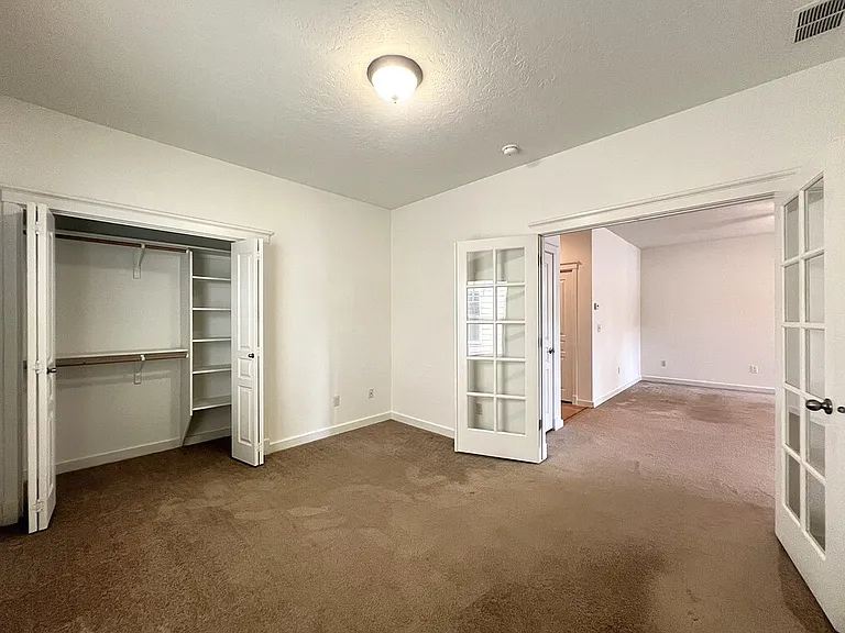 717 W Claire St — Photo 18