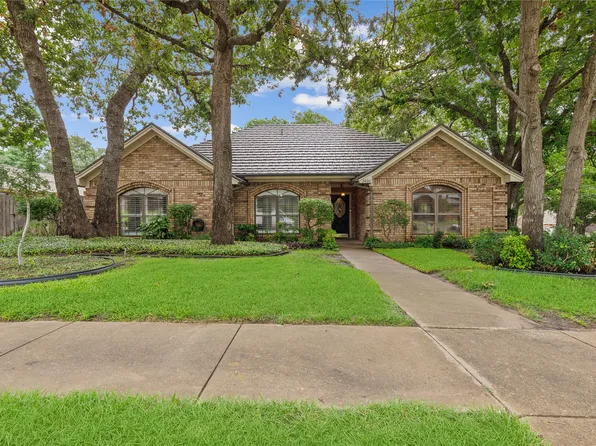 3000 Shenandoah Dr, Bedford, TX 76021
