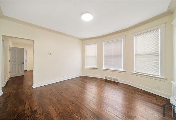 4th image of 12000 S Perry Ave