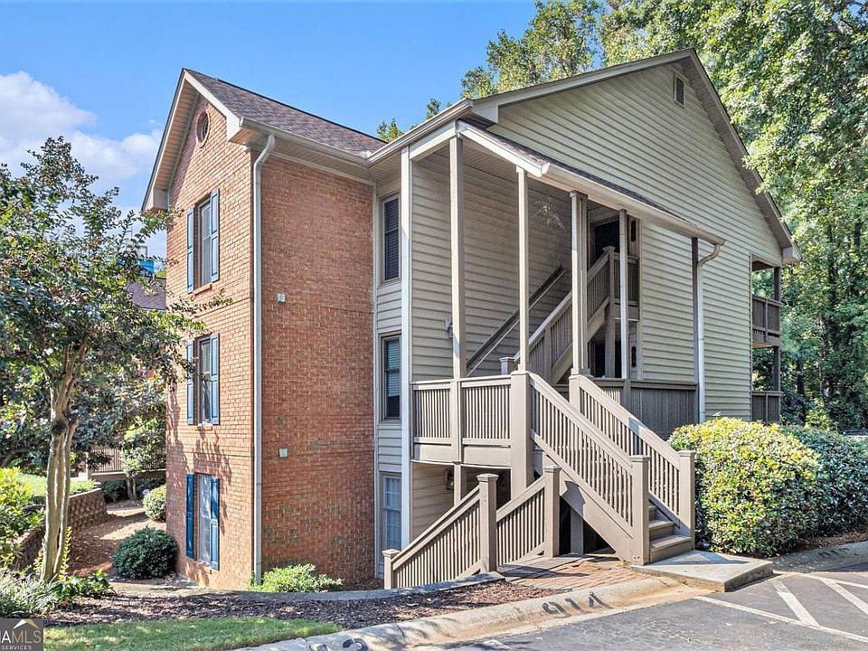 1st image of 915 Garden Ct #915