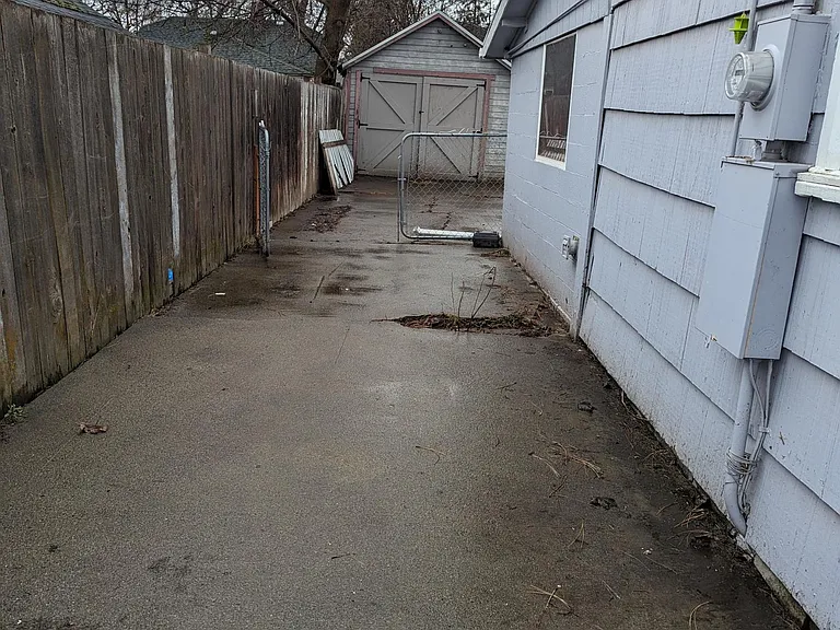 2424 E Decatur Ave — Photo 4