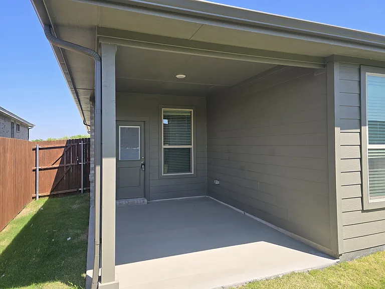 7709 Tuscarora Dr — Photo 2