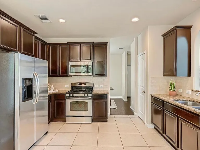 1512 Sugarberry Ln — Photo 9