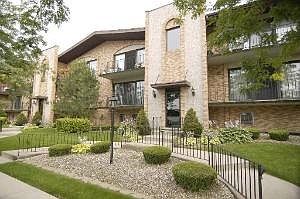 1st image of 4109 W 93rd Pl APT 1E