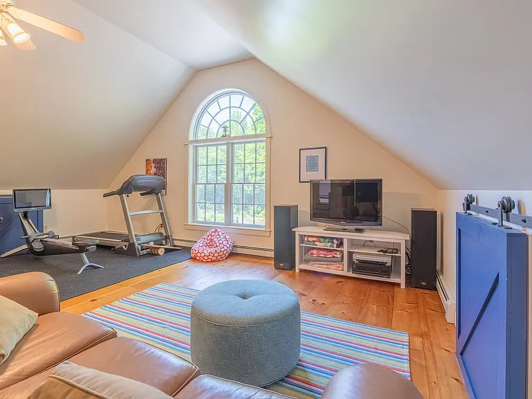 55 Hardy Rd — Photo 32
