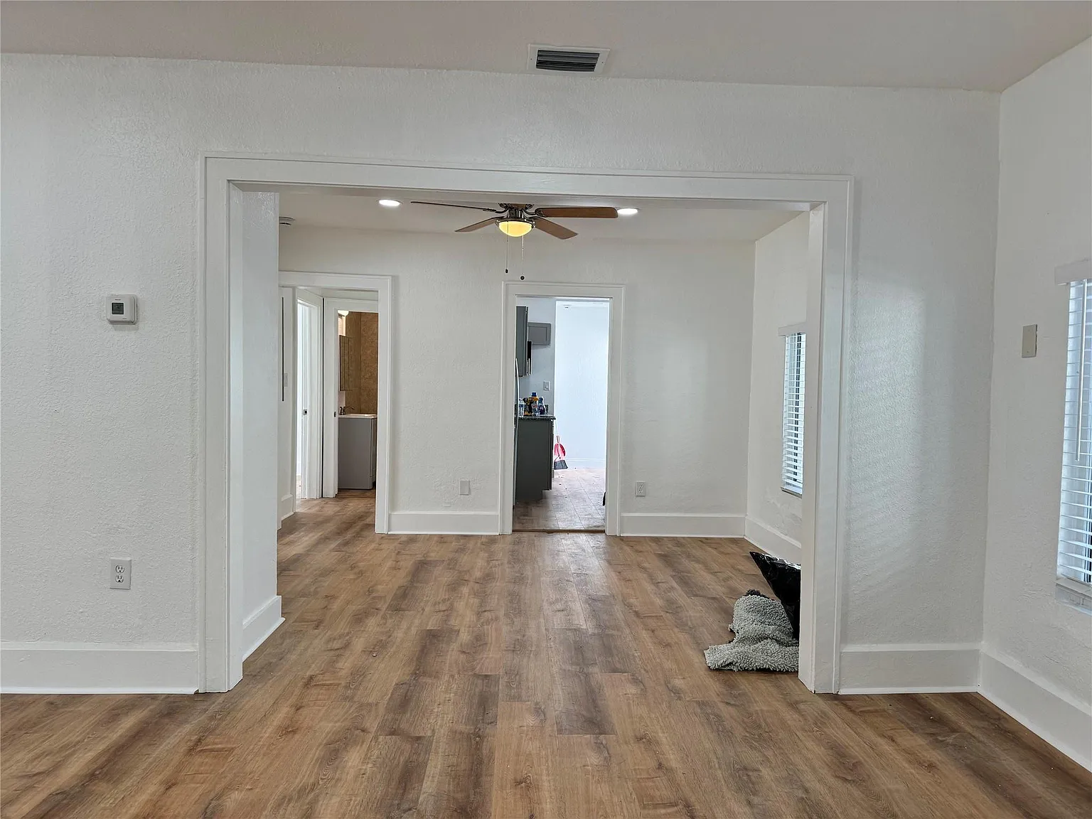 4 bed, 2.0 bath, 1404 sqft, $3,150 — Photo 4