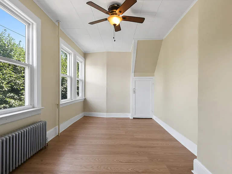 196 Broughton Ave #2 — Photo 12