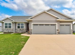 6407 Prairie Sage Dr SW, Cedar Rapids, IA 52404