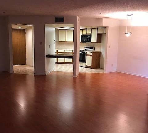 5th image of 426 N Maryland Ave Unit 104