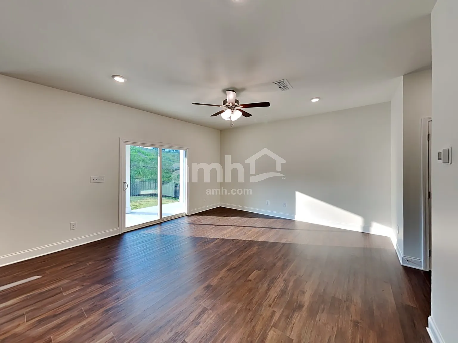 5 bed, 3.0 bath, 2377 sqft, $2,720 — Photo 4